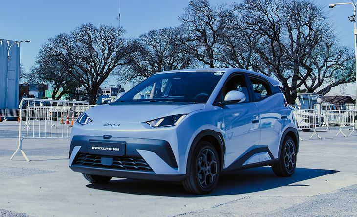 El BYD Dolphin Mini es un hatchback 100% eléctrico con 380 km de autonomía. Con precios desde u$s22.990, es el modelo más accesible del debut de la marca en Argentina y apunta al uso urbano El BYD Dolphin Mini es un hatchback 100% eléctrico con 380 km de autonomía. Con precios desde u$s22.990, es el modelo más accesible del debut de la marca en Argentina y apunta al uso urbano