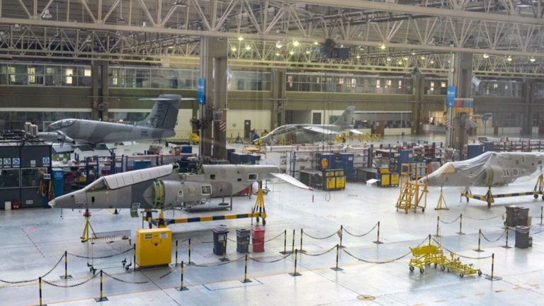 La histórica Fábrica Argentina de Aviones lucha por sobrevivir
