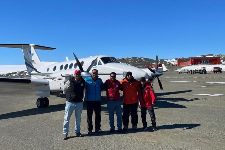 Antártida Argentina: primer vuelo comercial a la histórica Base Petrel