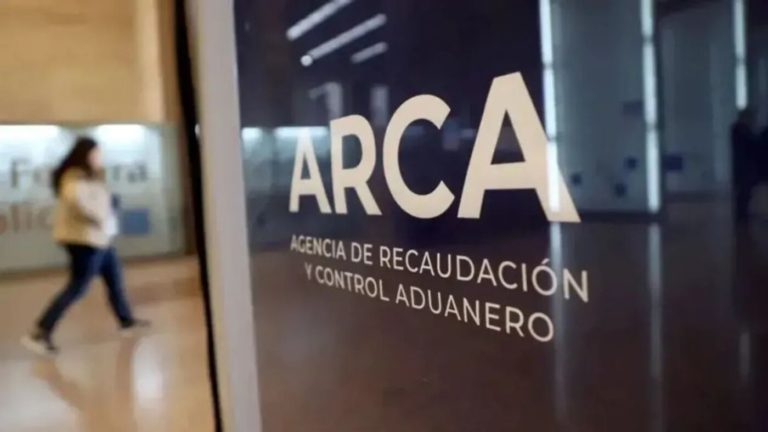 La recaudación fiscal de febrero cayó 9% real. Siete meses seguidos de baja