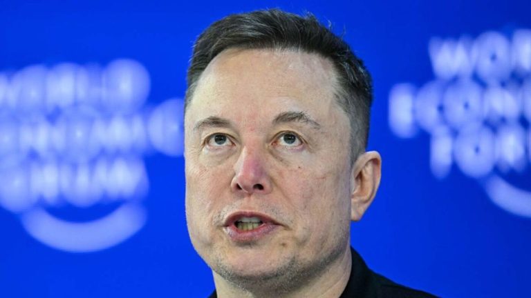 Elon Musk confirmó que Neuralink fabricará a gran escala implantes cerebro-computadora