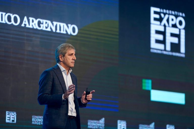 El ministro Caputo anunció las privatizaciones y concesiones previstas hasta  fin de año