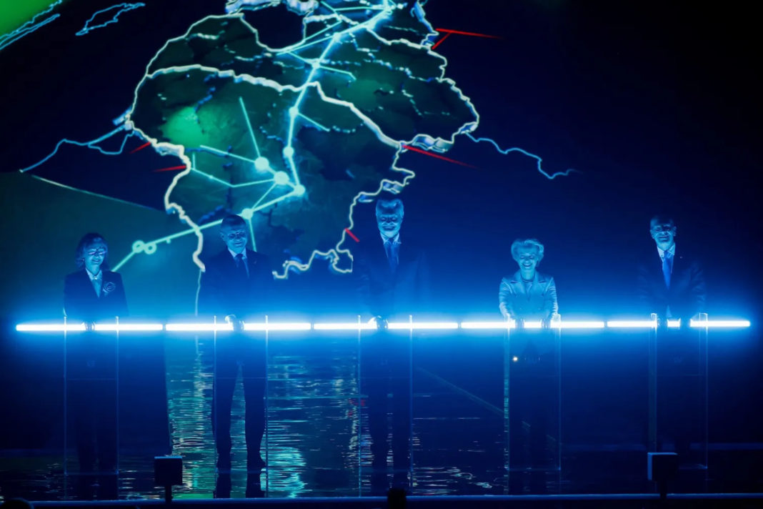 Estonian Minister of Climate Yoko Alender, Polish President Andrzej Duda, Lithuanian President Gitanas Nauseda, European Commission President Ursula von der Leyen and Latvian President Edgars Rinkevics