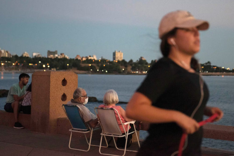 Menos niños, más adultos mayores. Cambios demográficos y políticos en América Latina