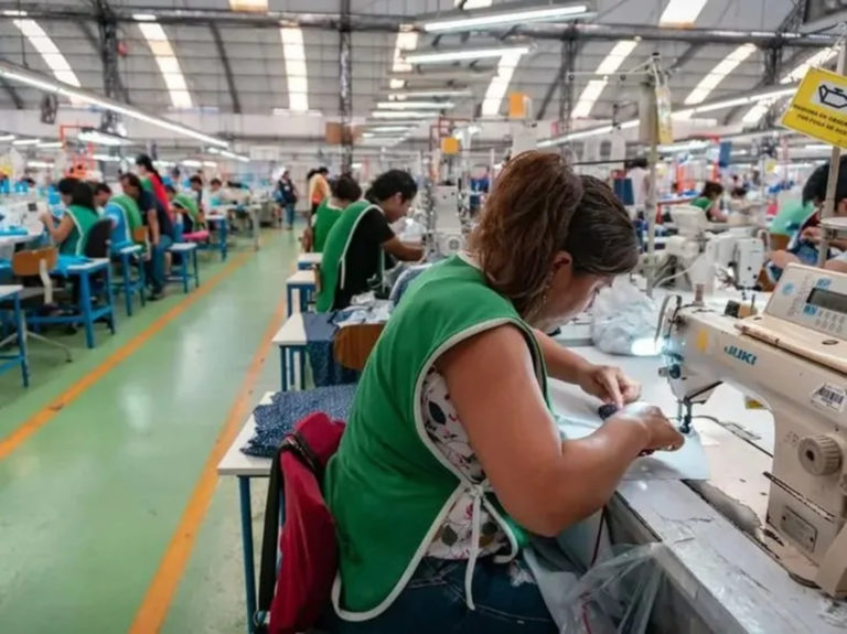 La industria textil en su piso histórico: se perdieron 20.000 empleos desde fines de 2023