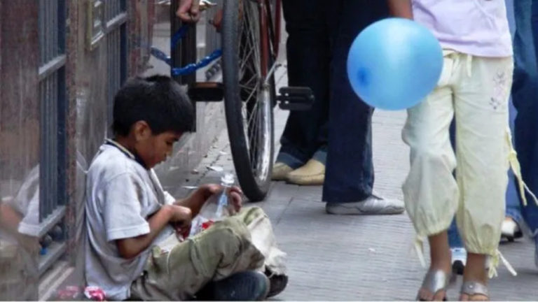 «60% de los niños en Argentina es pobre. Un 30% no come regularmente»