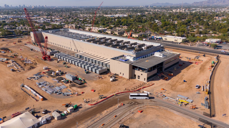 Problemas de la IA: el precio de los chips, escasez de la fibra y presión sobre los datacenters