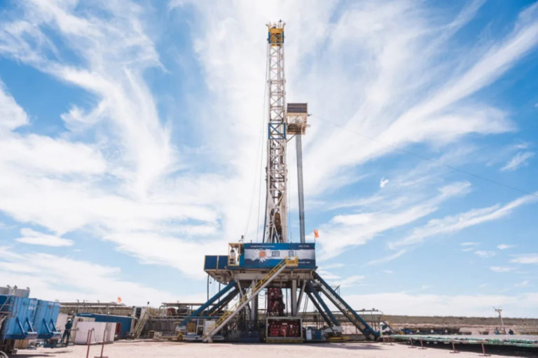 YPF se asocia a la italiana ENI y a XRG, de Abu Dabi, para desarrollar el proyecto Argentina LNG