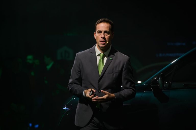 Industria automotriz: el desembarco de eléctricos e híbridos, y el futuro electoral