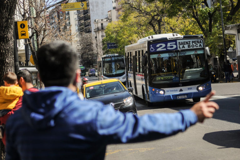 Los servicios públicos, con precios regulados, aumentan muy por encima de la inflación