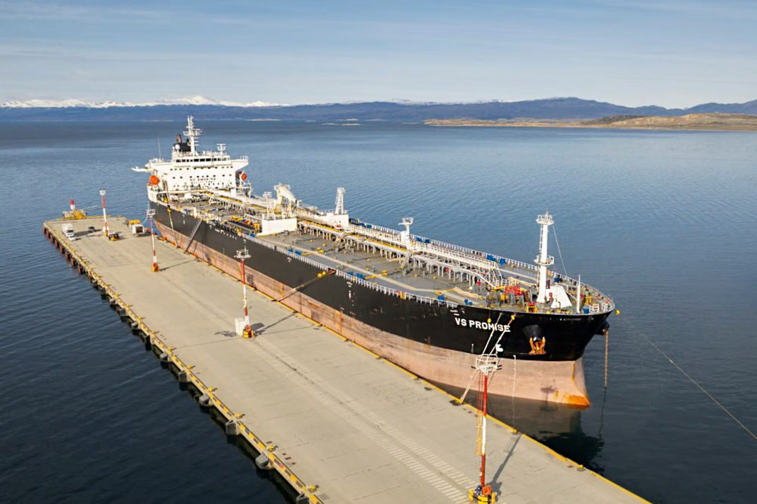 El buque VS Promise en el puerto de Ushuaia