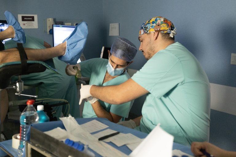 Es efectiva una terapia para cáncer de próstata, con mitad de efectos adversos. Su uso en Argentina