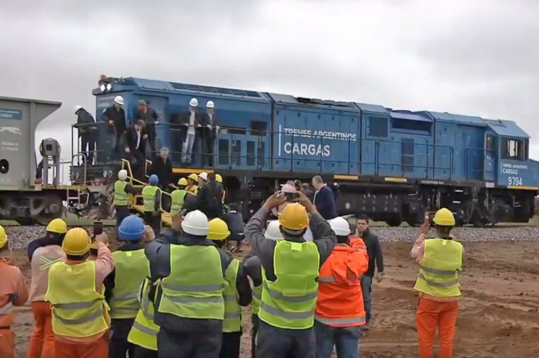 Se privatizan trenes argentinos: Belgrano Cargas, el San Martín y el Urquiza. Los incentivos