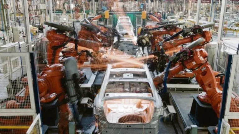 La producción automotriz cayó 16% en julio: las exportaciones amortiguaron el desplome