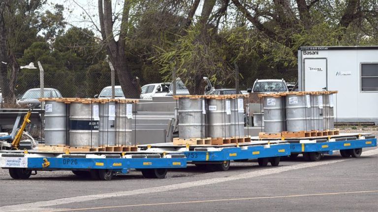 Viajan a Miami 4 toneladas de agua pesada, remanente de la estatal PIAP