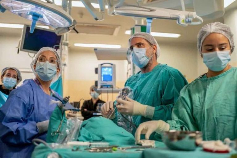 Hazaña en el Garrahan: extirparon el tumor cerebral de una niña de a través de la nariz