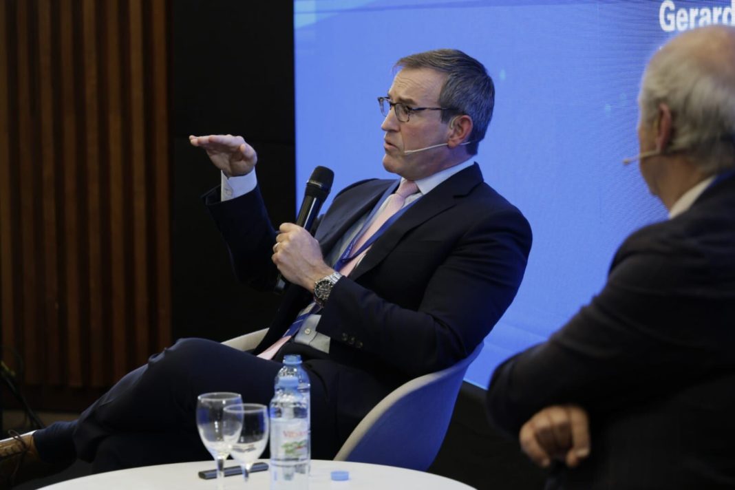 Leland Miller en el evento del Grupo Techint