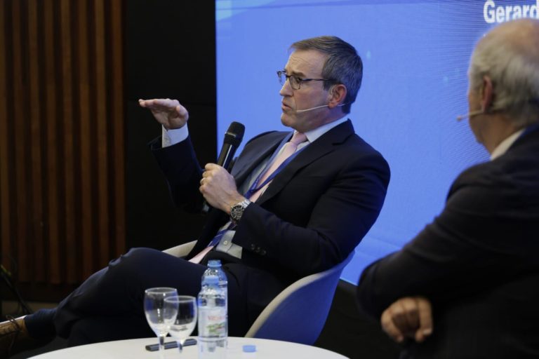 En 2030 será chino un 45% de la industria mundial, advierten en un seminario de Techint