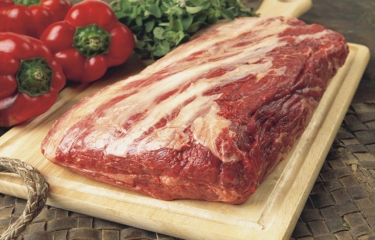 En Argentina se consumen 5 kilos menos de carne vacuna y 1,5 kilos más de cerdo que hace un año
