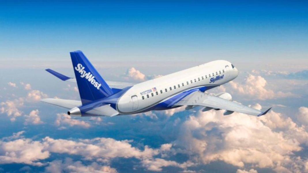 Embraer-and-SkyWest-Airlines (1)