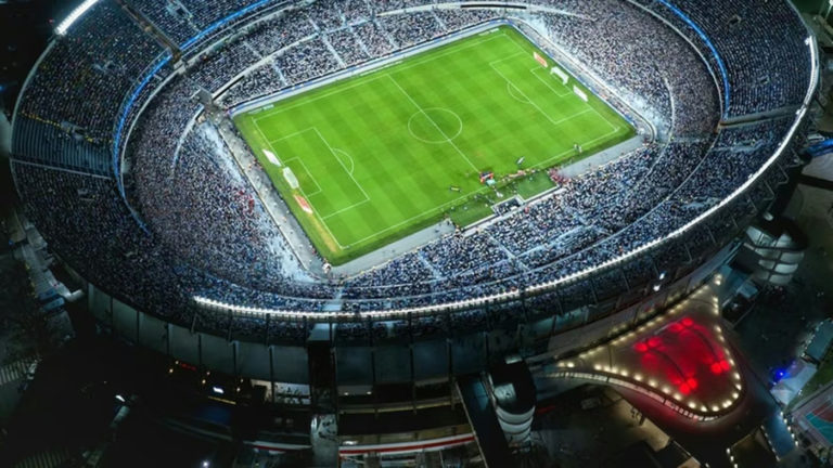 El fútbol. Es una industria del expectáculo, y también una identidad argentina