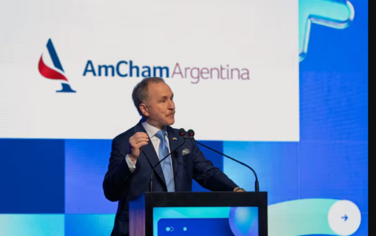 El embajador de EE.UU. reclamó por el tratado de patentes. La FDA abrirá una oficina en Buenos Aires
